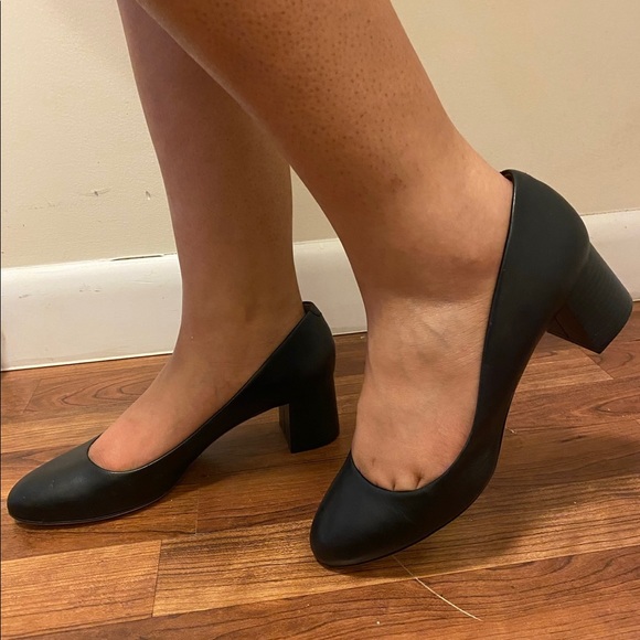 Hugo Boss Rounded Kitten Heel Pump - Picture 2 of 3